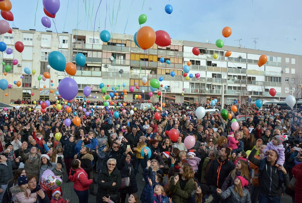 PULA, 31.12.2018. - ZADNJI DAN, TRZNICA VERUDA, DOCEK NOVE GODINE U PODNE, BALONI, KONFETISnimio Neven LAZAREVIC